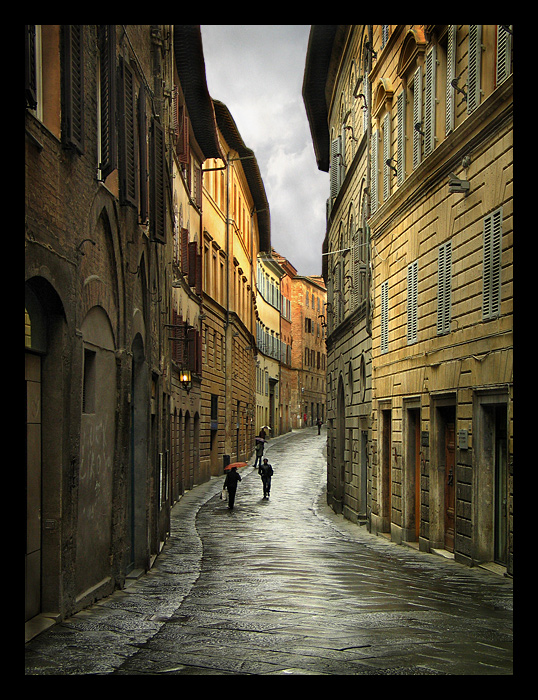 labyrinth of narrow streets