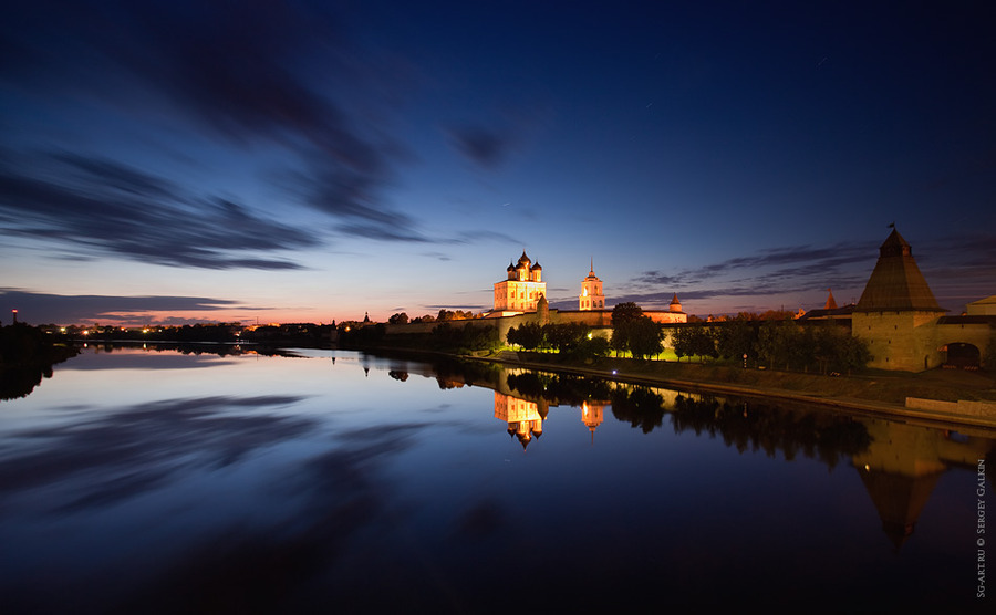 Pskov at night