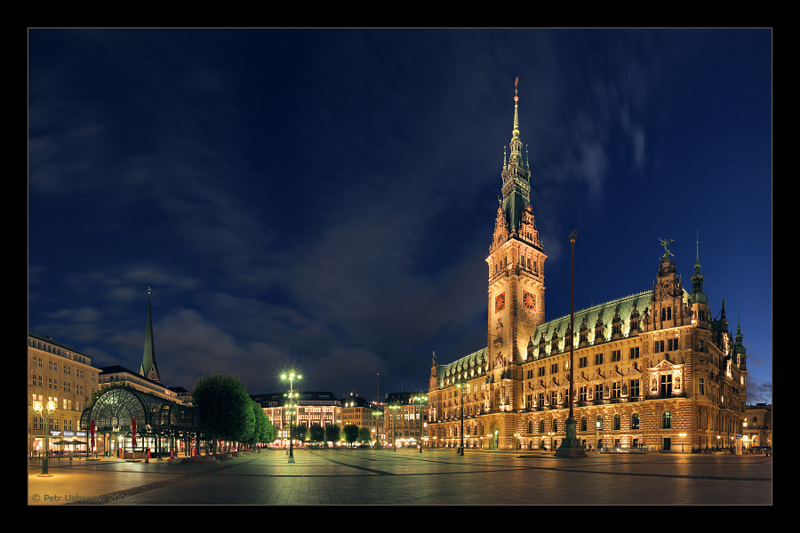 Hamburg: Town Hall Square