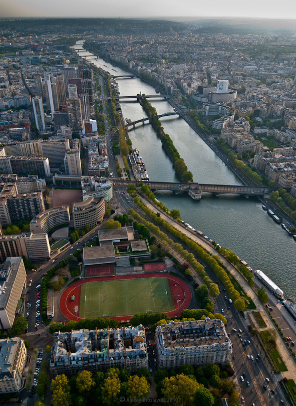 276 meters above Paris