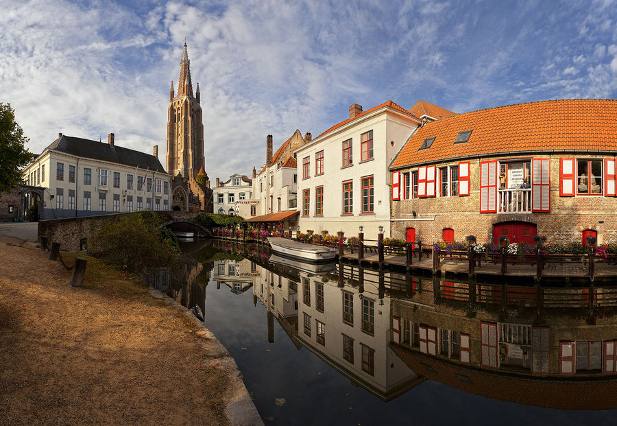 Brugge : morning mirror