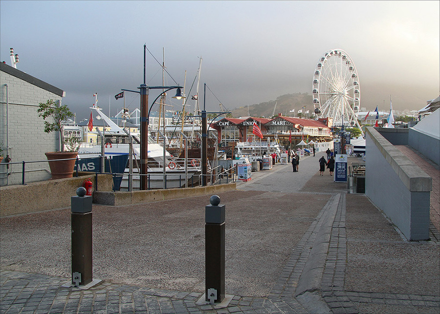 Yachts and observation wheel