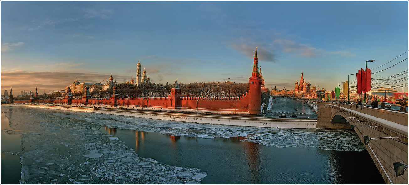 Moscow river and Kremlin