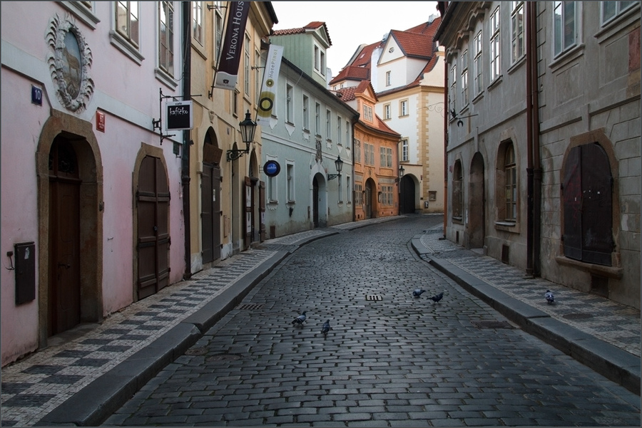 Stone-block pavement and the sidewalk