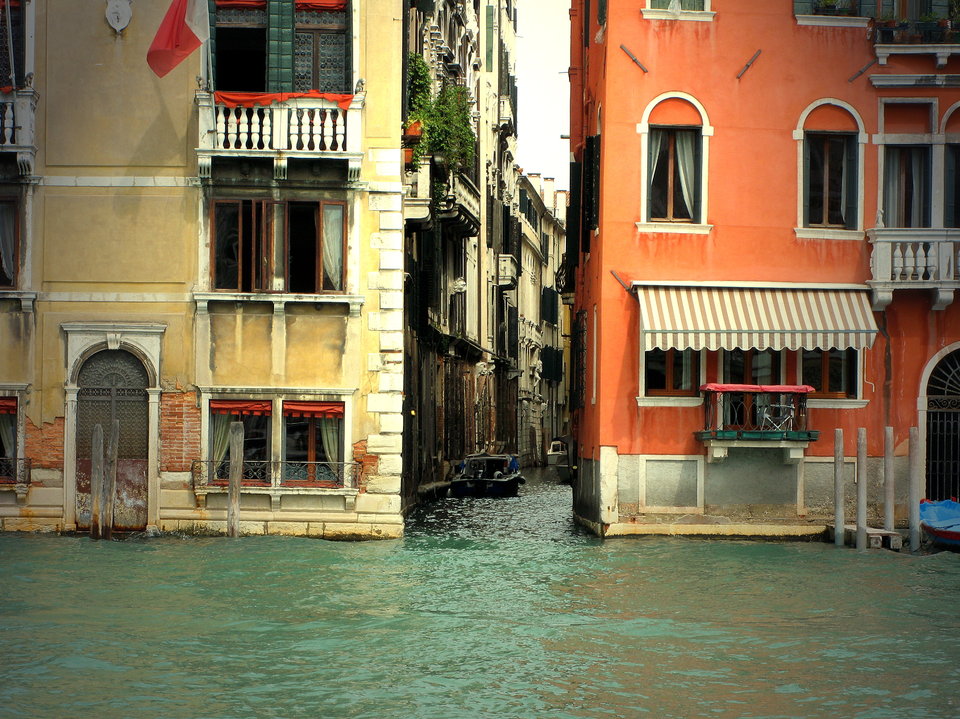 Two houses, Venice