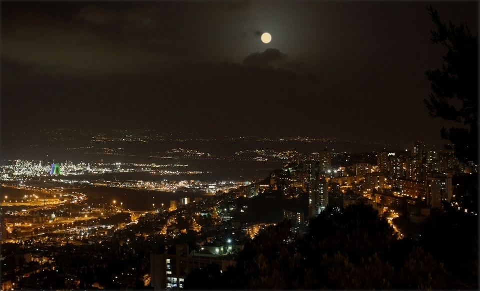 The moon under the dark city