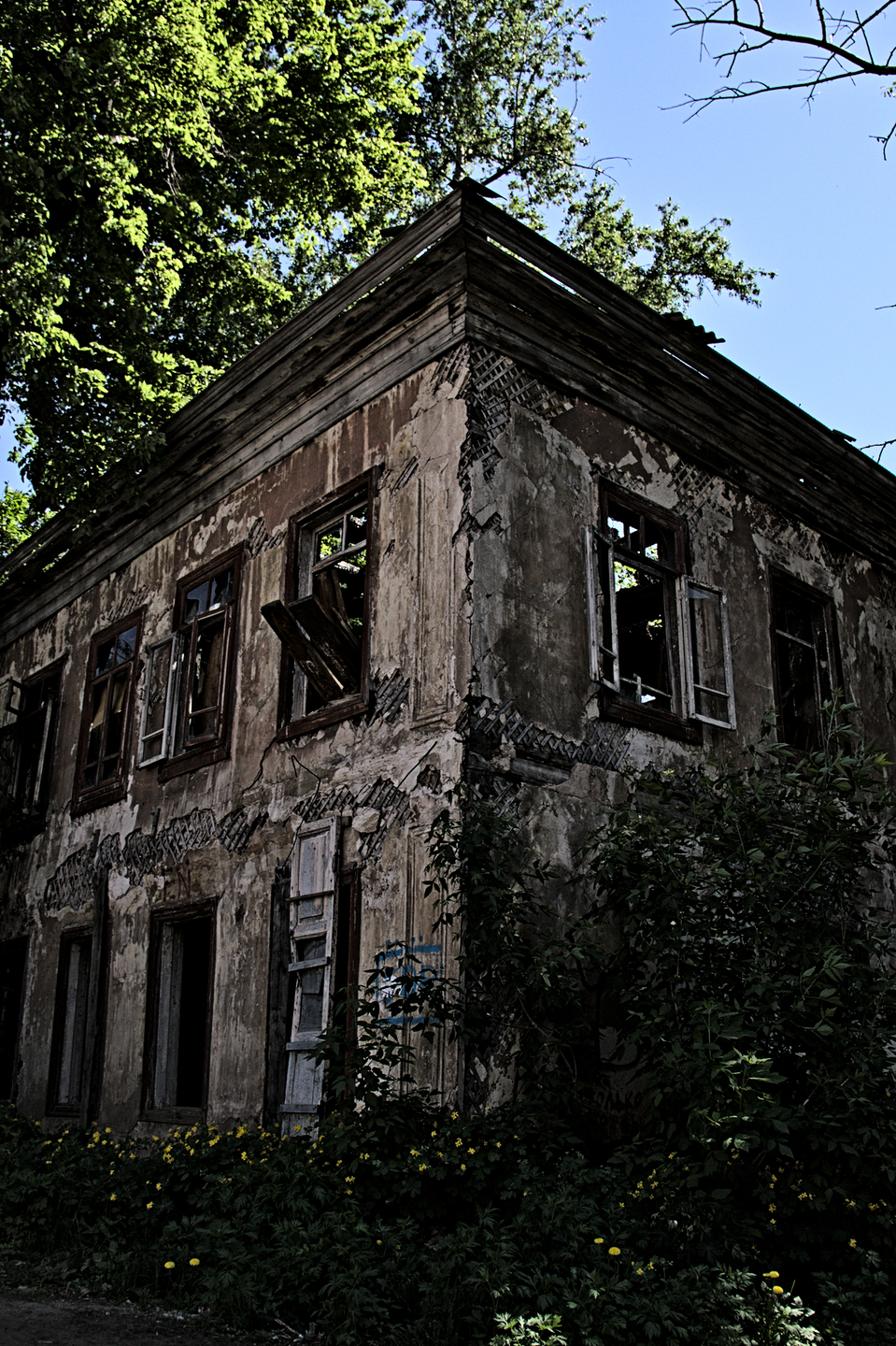 Deserted old house 